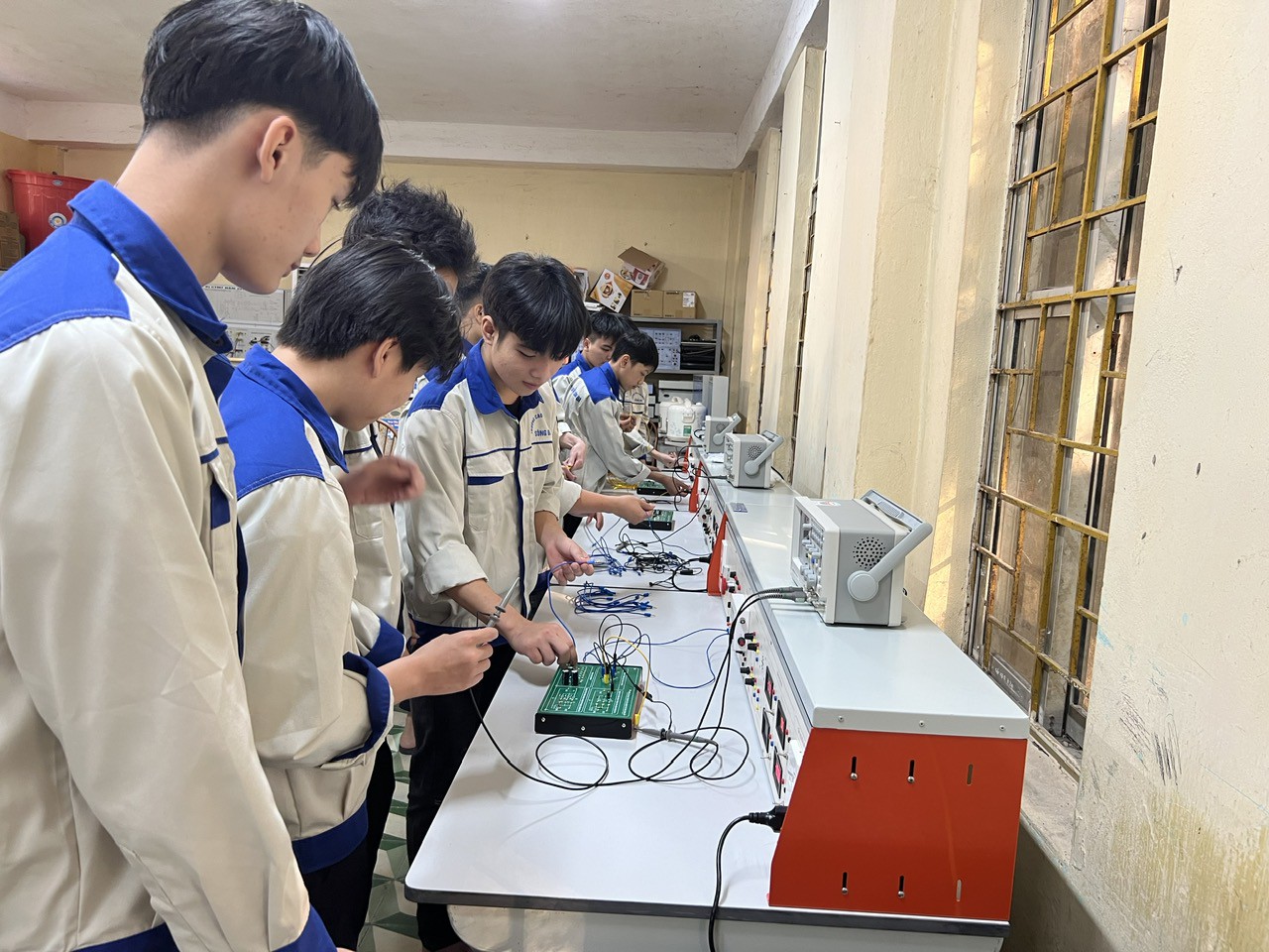 Điện công nghiệp (Trung Cấp)