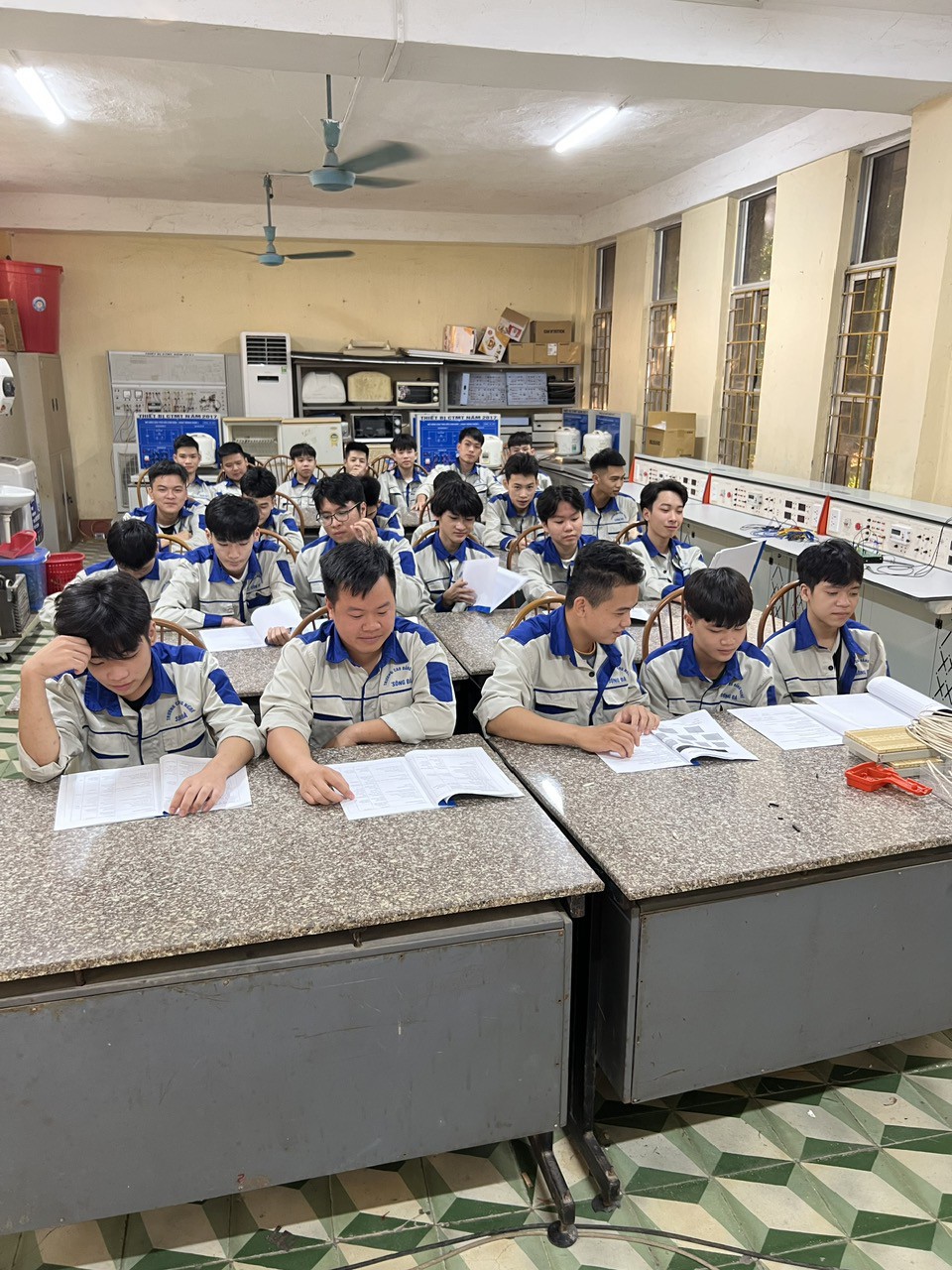 Vận hành Nhà máy thủy điện ( hệ trung cấp )