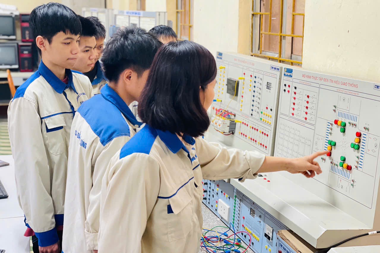 Nghề: Điện công nghiệp