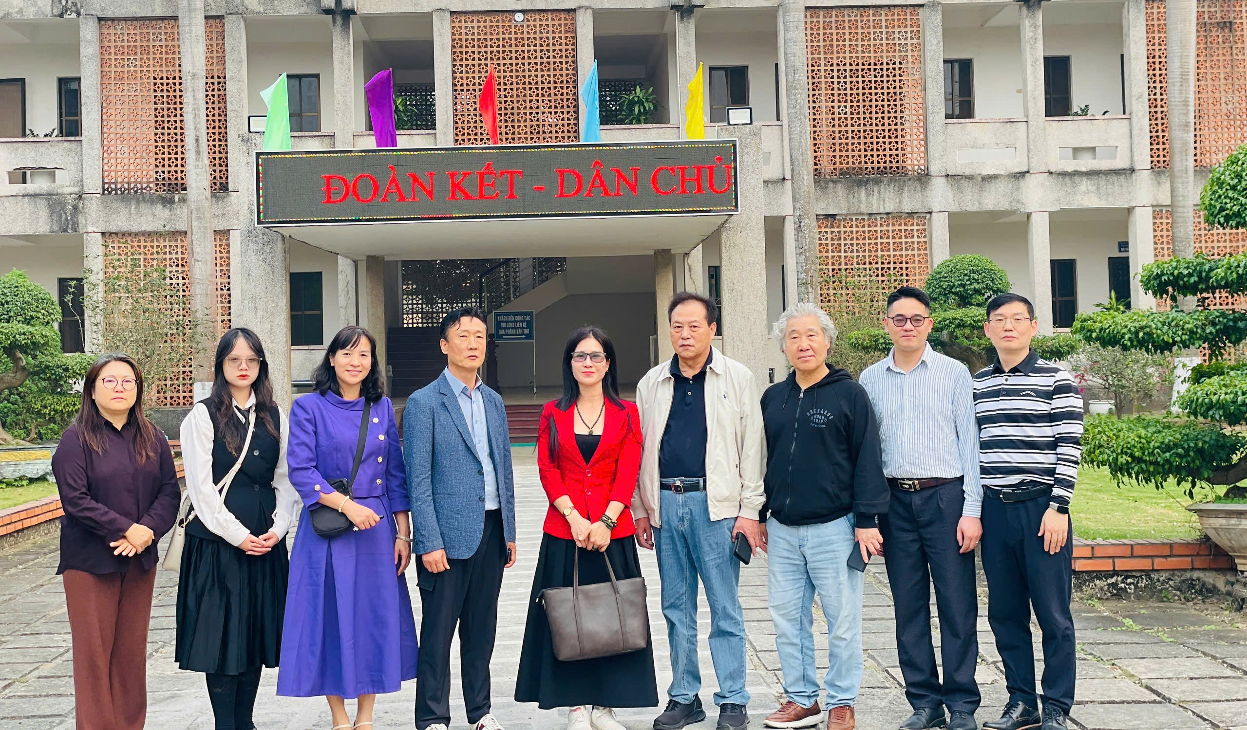 Video giới thiệu về trường HNIVC 2025