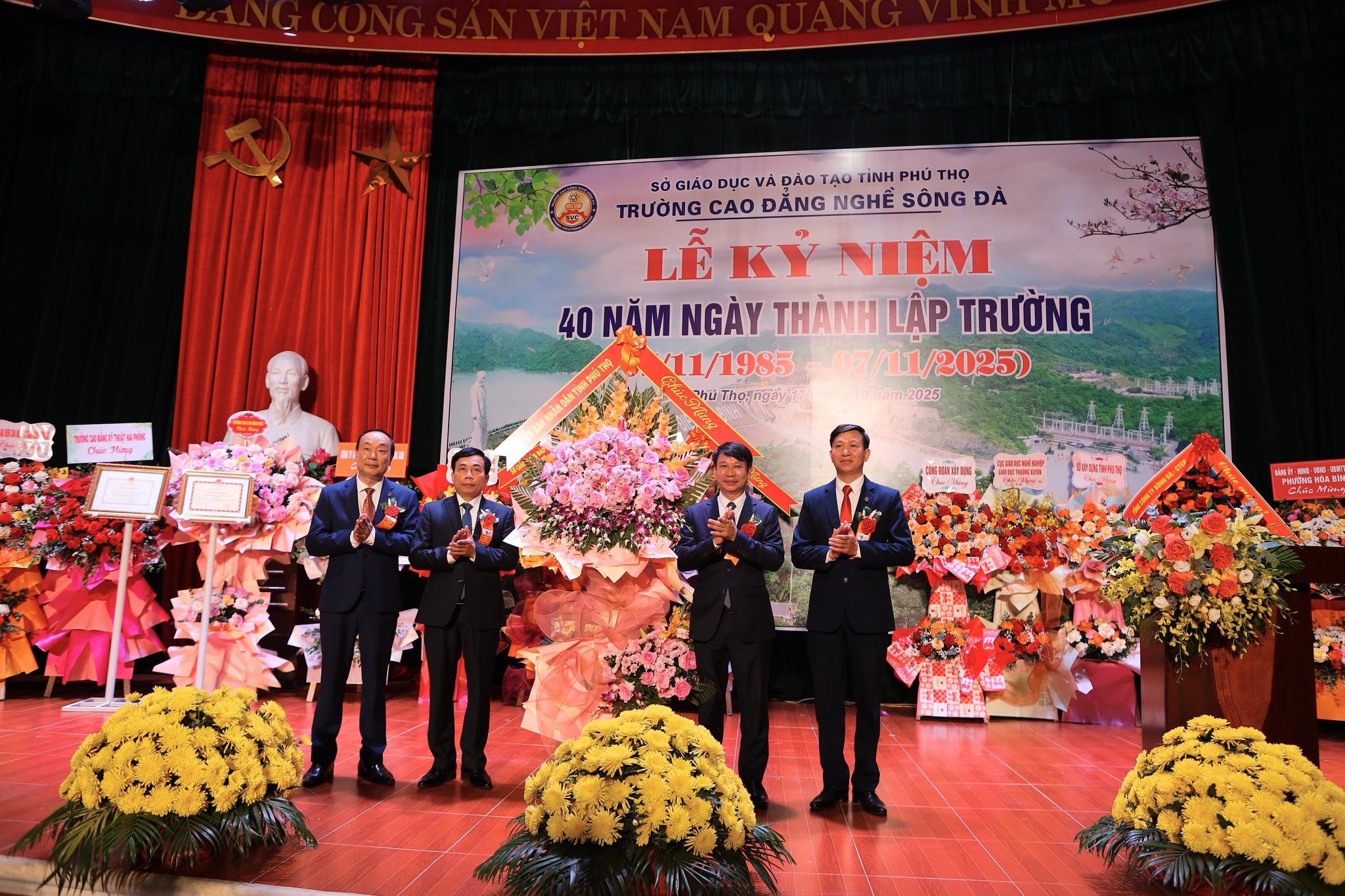 Video giới thiệu về trường HNIVC 2025