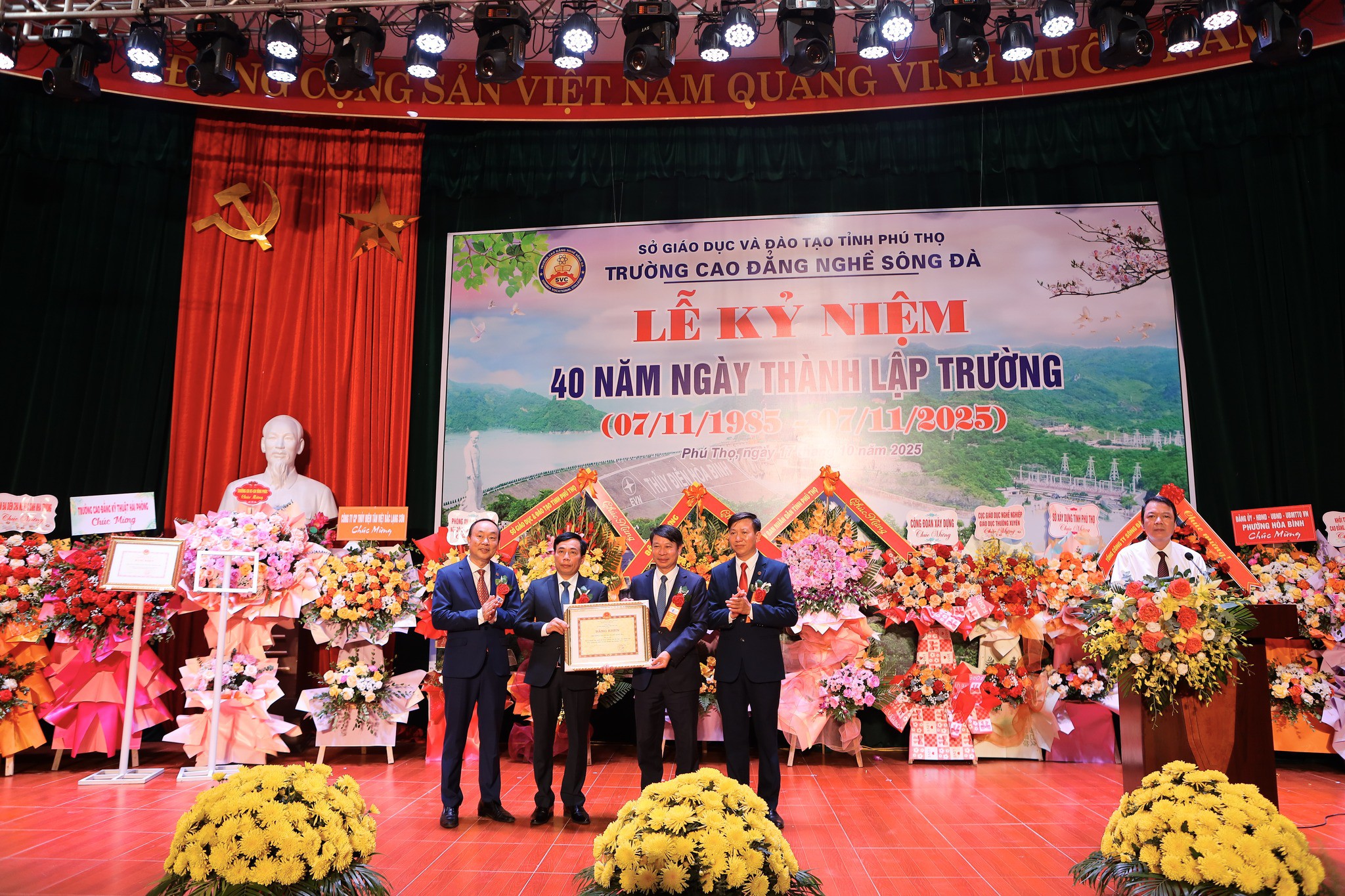 Video giới thiệu về trường HNIVC 2025